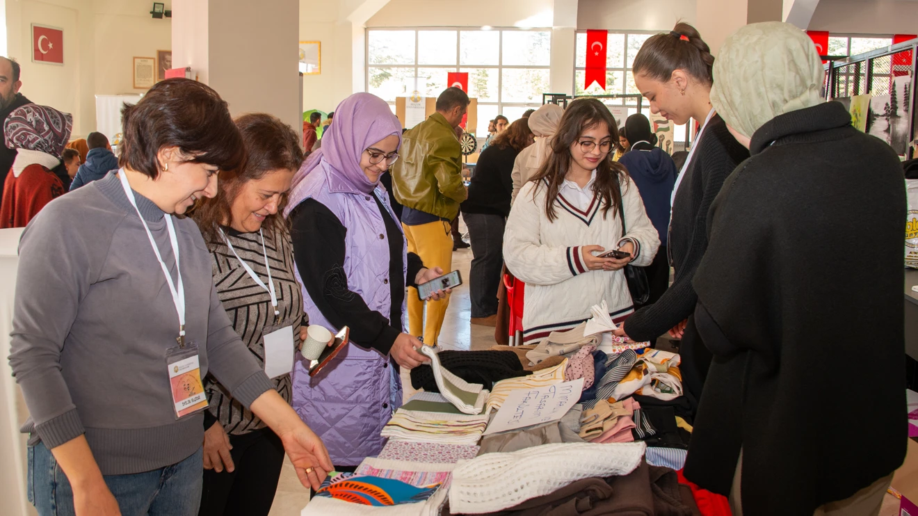 Selçuk Üniversitesinde Filistin halkına destek kermesi